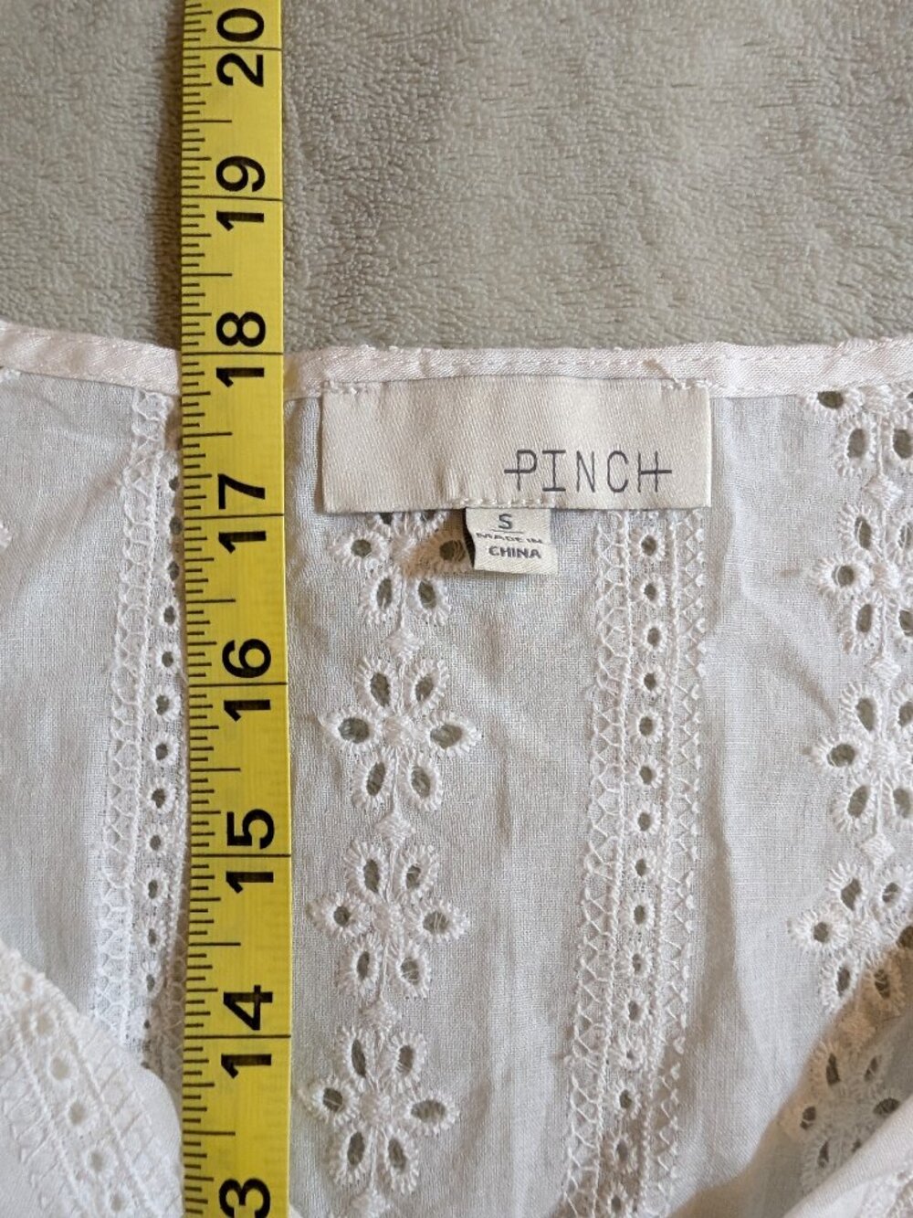 WOMEN'S LACE BLOUSE Pinch S Small Eyelet Button Up Ruffle Sleeves White Cinched - Picture 2 of 4